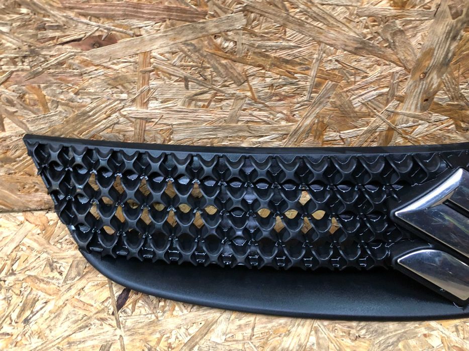 Grill/atrapa/kratka zderzaka Suzuki Sx4