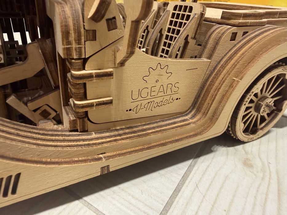 Ugears mechaniczny model