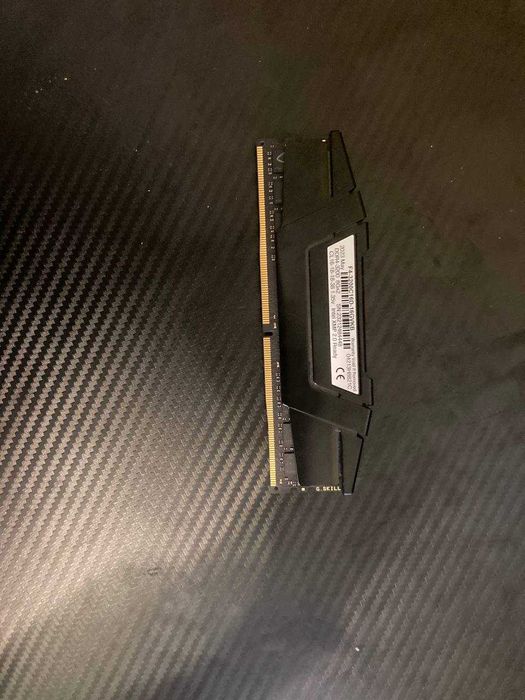 Оперативна пам'ять 8 gb DDR4 від RipjawsV одна планка