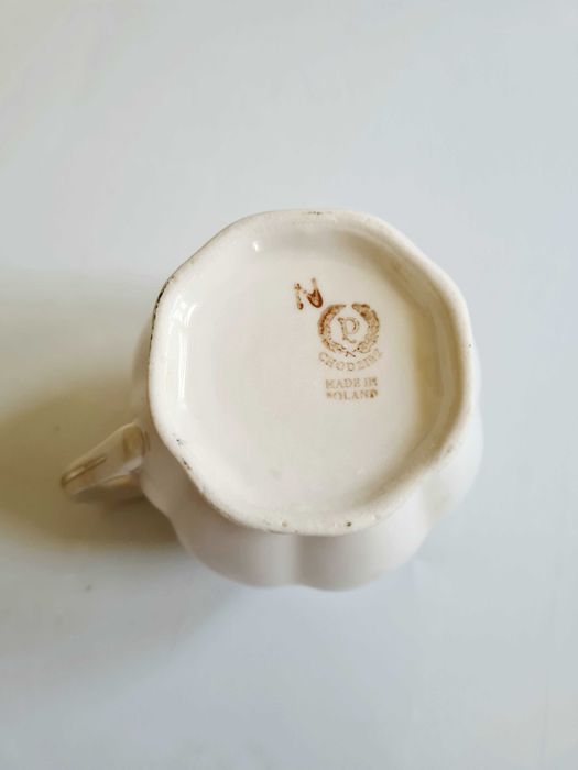 Chodzież porcelanowy, mały uroczy mlecznik, stara sygnatura