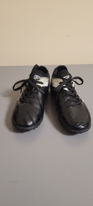 Buty turfy umbro rozm 35