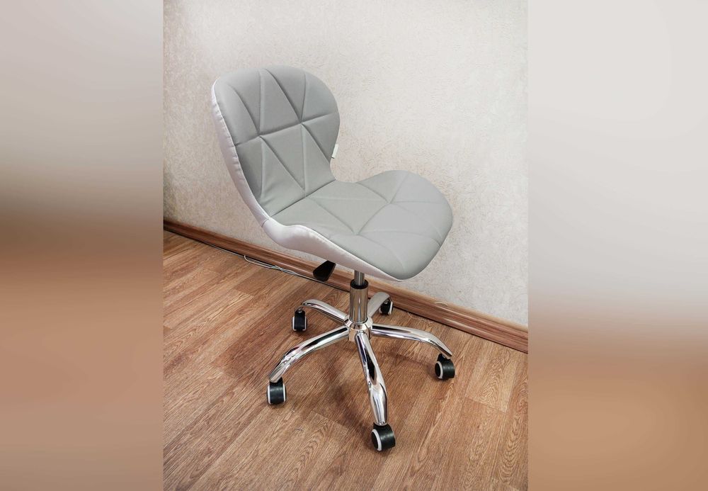 Крісло офісне Demure стілець на колесах сіре+біле / Стул мастера