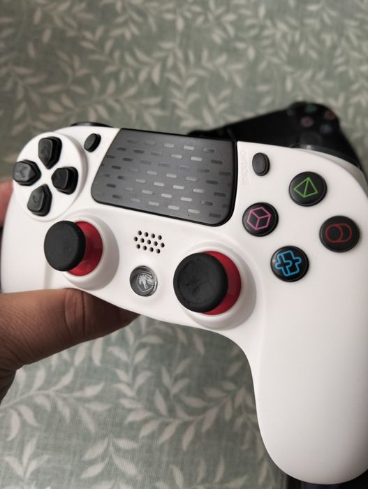 PlayStation 4 com comandos