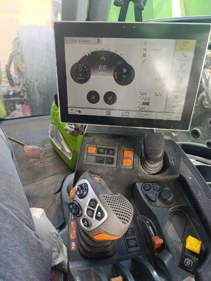 Traktor Claas Axion 810