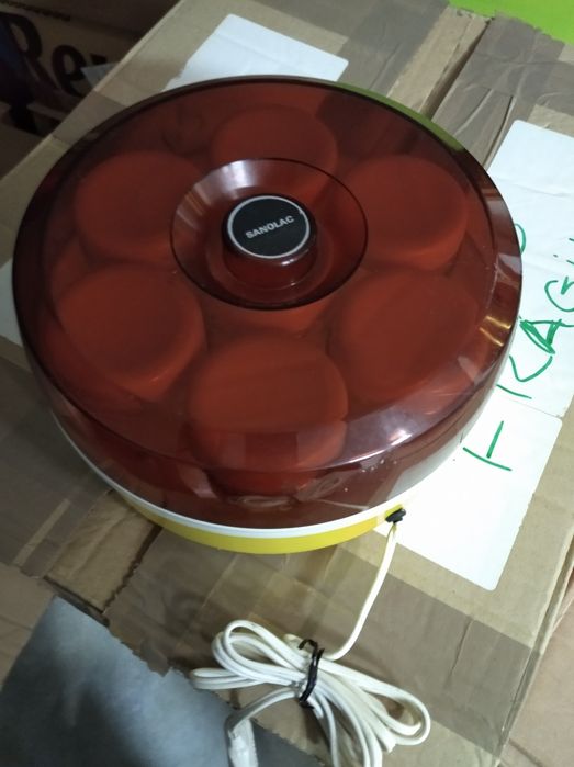 Iogurteira com copos