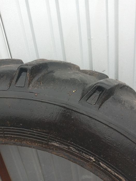 Продам  шини 15.5 R 38. Ціна за  2шт
Є пошкодженя на фото видно
Залишо
