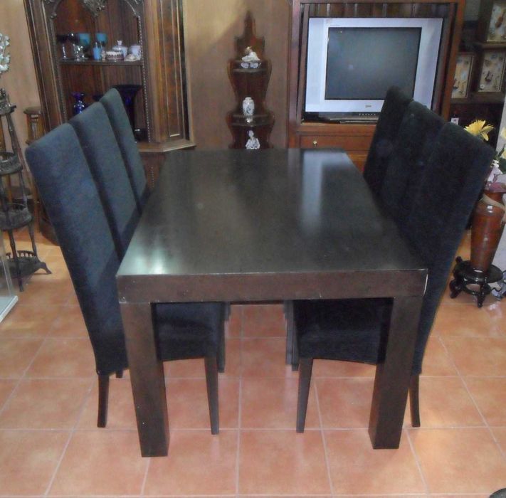 Mesa rectangular em wengué com cadeiras