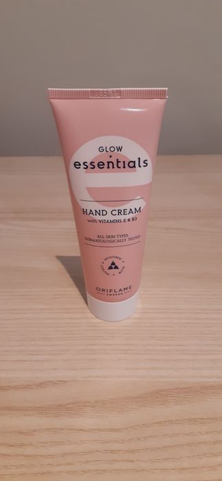 Oriflame Rozświetlający krem do rąk Essentials Glow 75ml