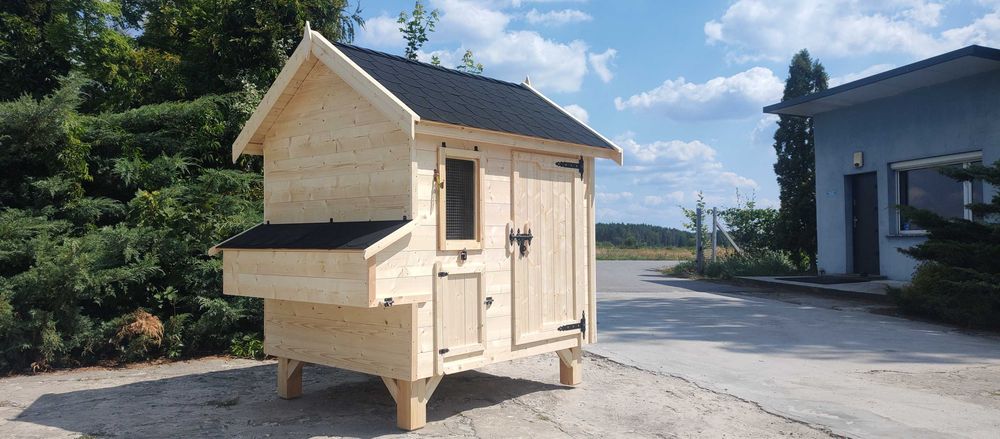 Kurnik dla kur od ręki na nozkach