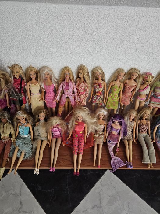 Barbies.    várias64283978393345124