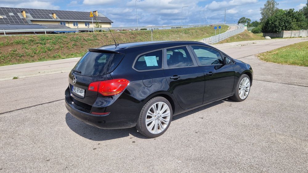 Opel Astra J 1.7 cdti / biled / 19 cali / 2 komplety kół / OC BT do 07.2027