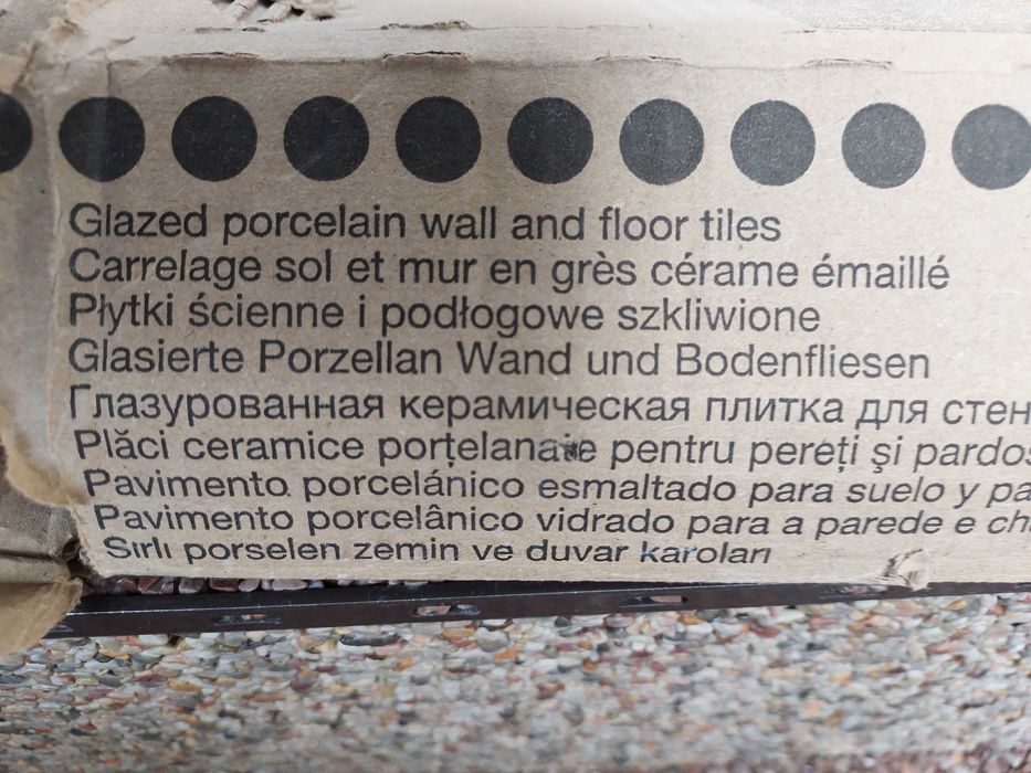 Płytki gresowe ( około 3,3 metra kw.)