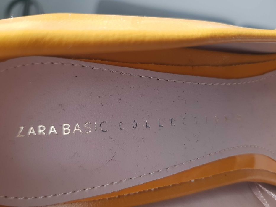 Par de sapatos de bico fino ZARA, amarelo torrado, totalmente Novos