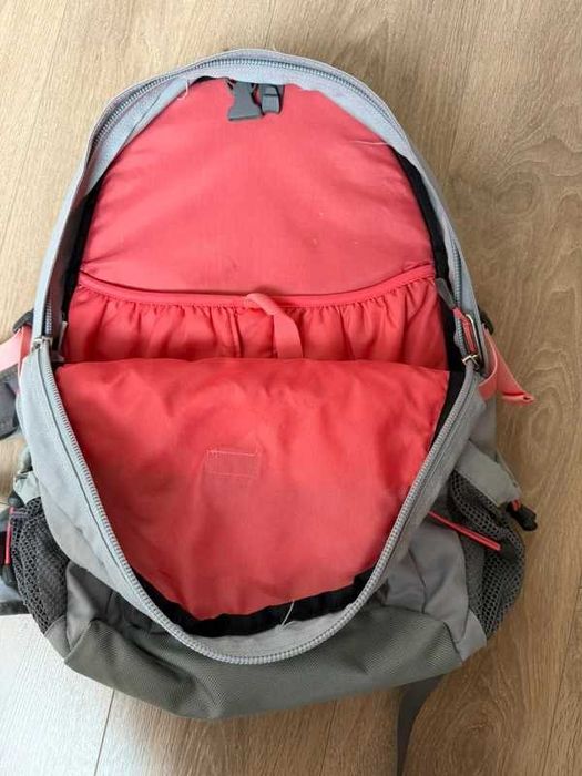 Mochila The North Face Borealis (Cinzenta/Rosa)