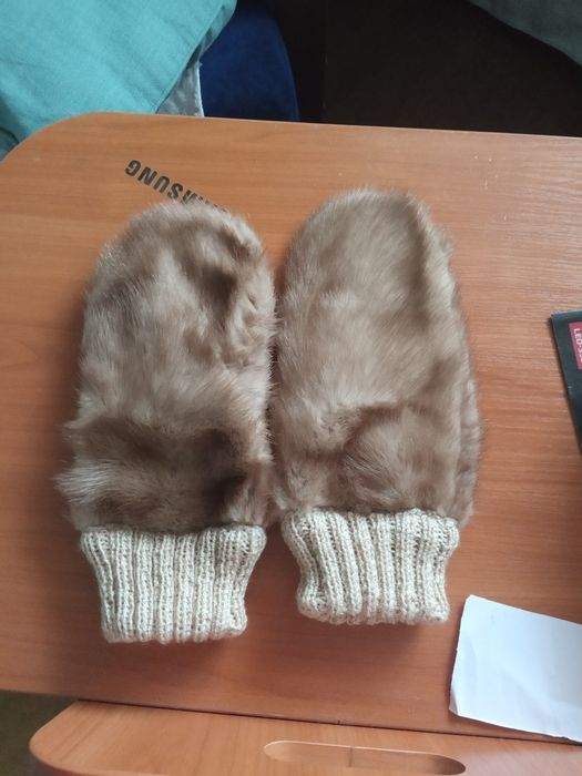 Одна  пара норковых варежек