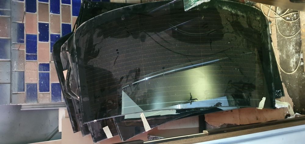 Скло БМВ Е53 Е60 Е65 Е66 Е70 Е71 Ф01 Ф02 Ф10 Ф30 Скло на BMW