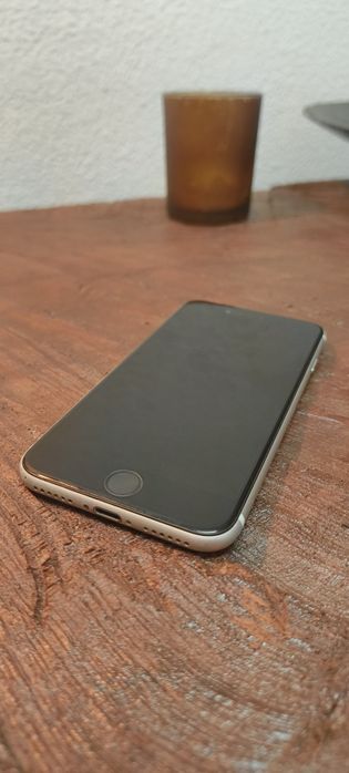 iPhone SE 2020 c/ Caixa Original - Ecrã Impecável (Bateria 73%)