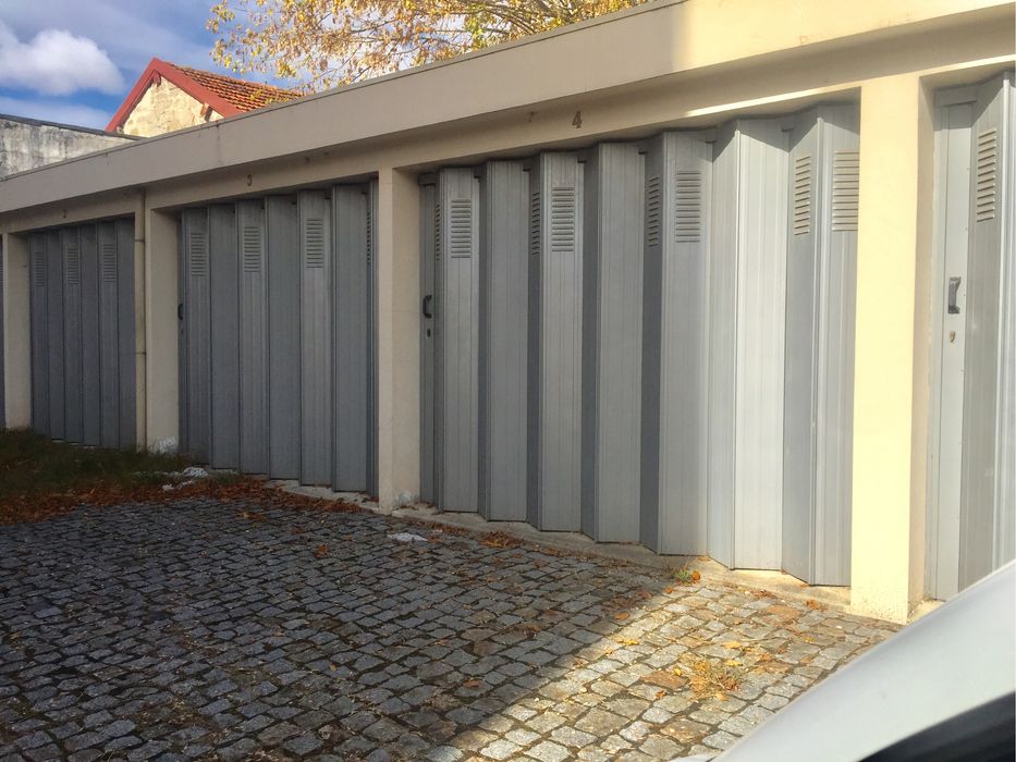 Aluga se garagem fechada (centro de ermesinde)