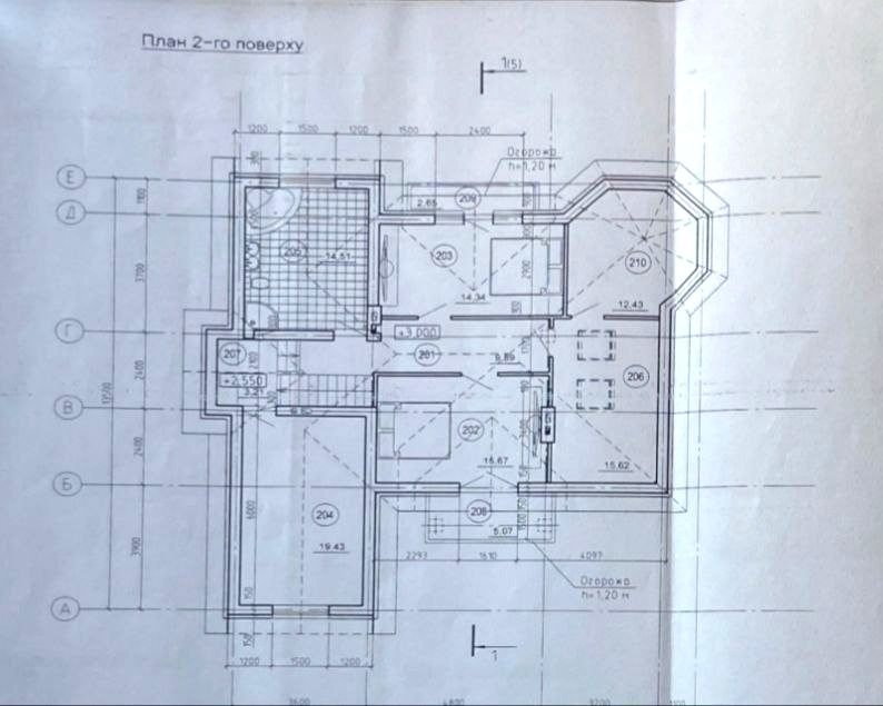 Просторий будинок у зручному районі!