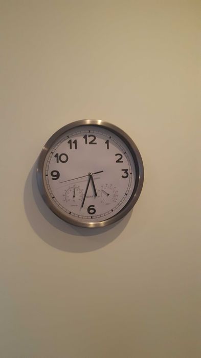 Zegar ścienny srebrny