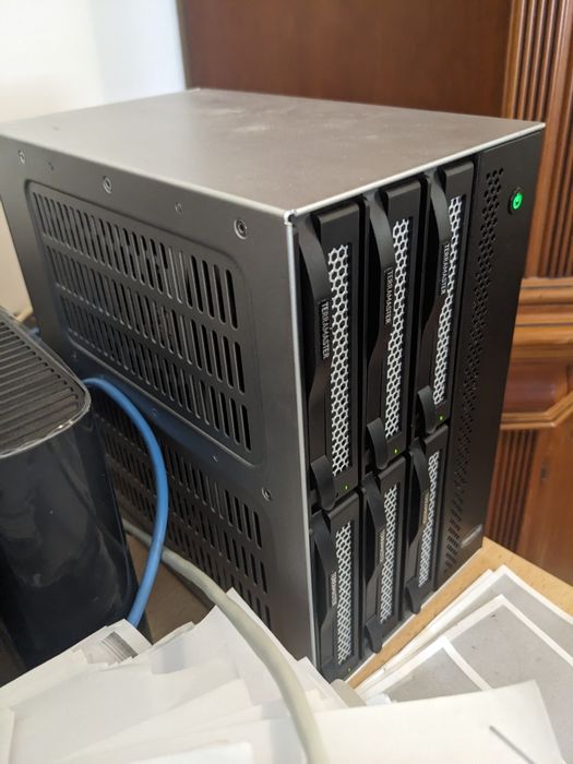 NAS TerraMaster T6-423 (6 Baias / 2.5GbE) – Com Upgrade de RAM (Ideal para Docker/Plex/NVR)