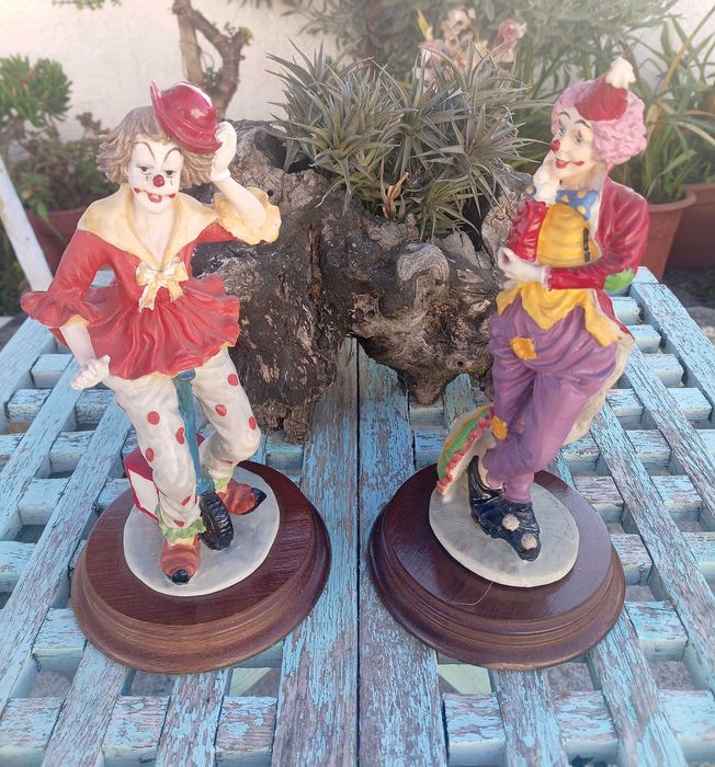 Conjunto de 2 Estatuetas de palhaço de circo da Coleção Leonardo, 1991, item de colecionador vintage.