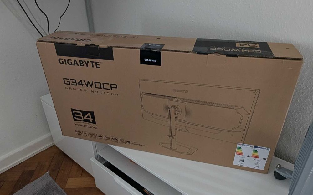 Gigabyte G34WQCP + Extra uchwyt przykręcany do biurka