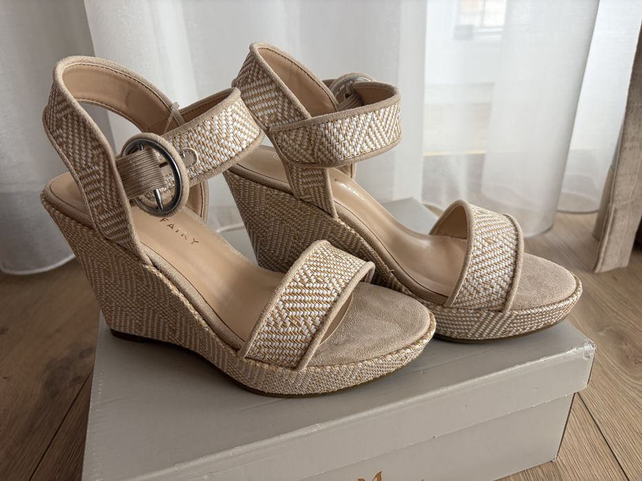 Beżowe sandały na koturnie Jenny Fairy espadryle rozmiar 38 NOWE