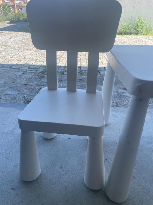 Mammut mesa e 2 cadeiras ikea usadas