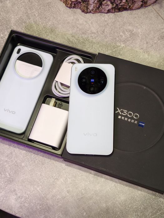 Vivo x300 12/256GB Zeiss Okazja !