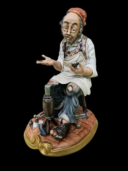 Фарфоровая статуэтка Каподимонте