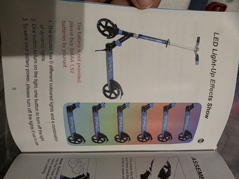 Hulajnoga czarno różowa led