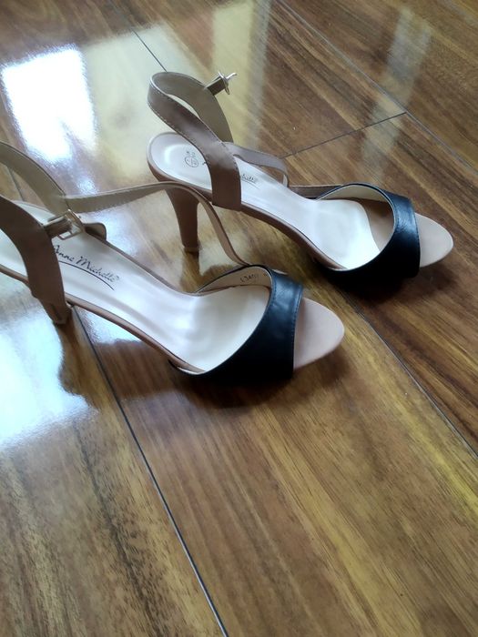 Eleganckie sandałki na wysokim obcasie roz.39