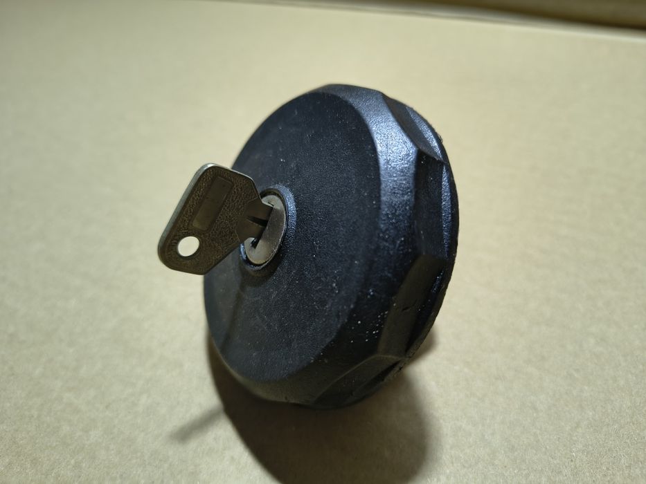 Korek wlewu paliwa Fiat 126p Maluch FL ST EL - OKAZJA!!! z kluczykiem