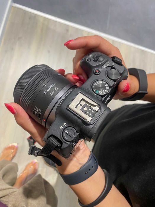 Canon EOS R8 + Lente Canon RF 24-50mm F4.5-6.3 IS STM