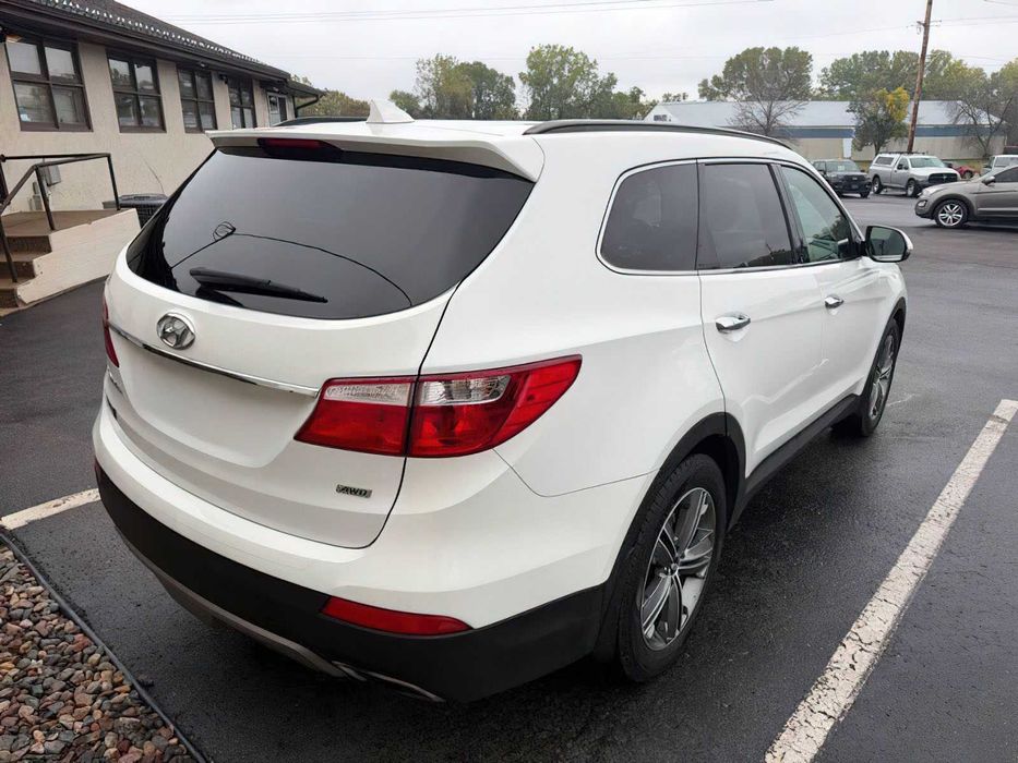 Hyundai Santa Fe SE      2016