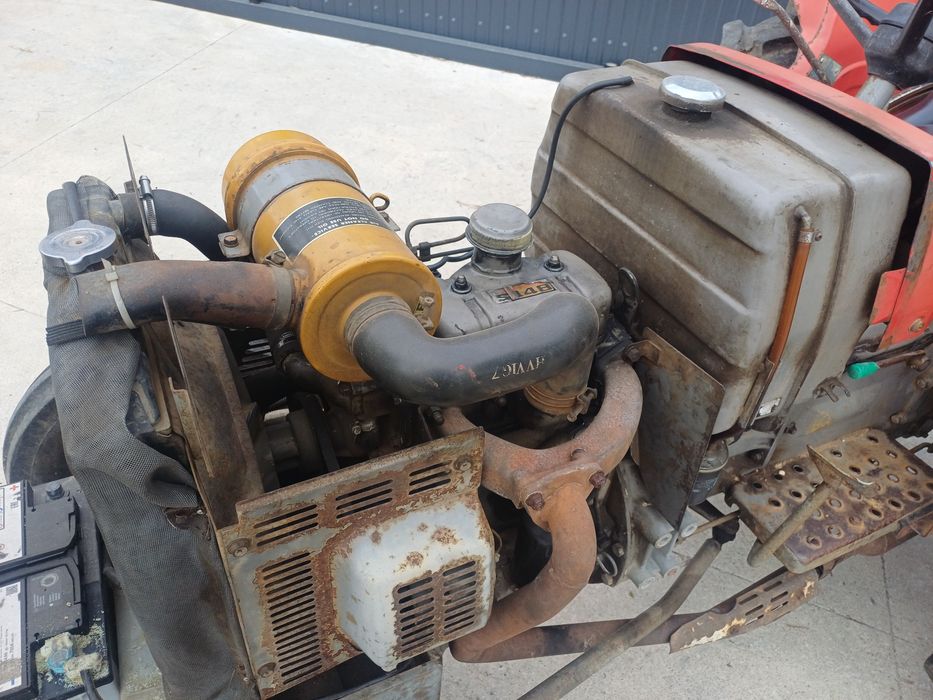 Trator Massey Fergunson 220 (com avaria)