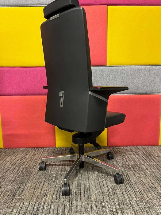 Fotel biurowy obrotowy Bejot CEO skórzany menadżerski ergonomiczny 1