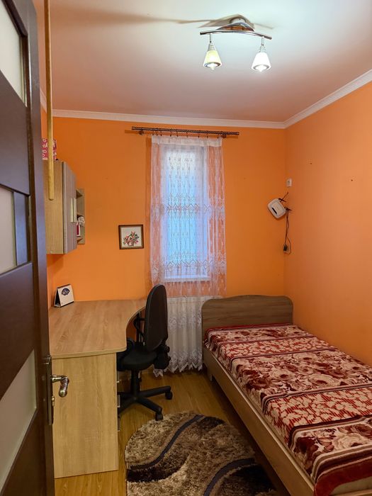 Продається сучасний будинок у місті тячів