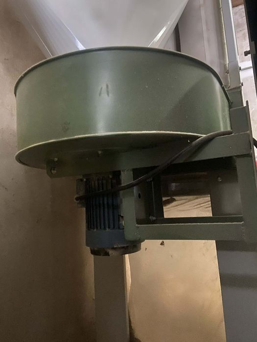 Odciąg trzyworkowy do trocin