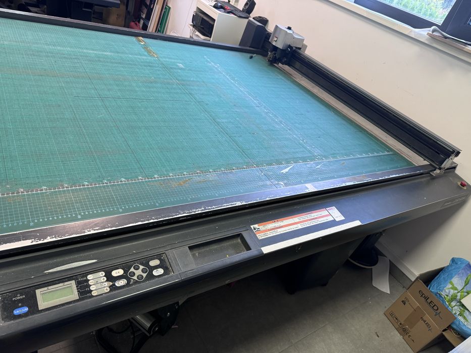 Mimaki ploter tnący tablicowy model CF2 1218