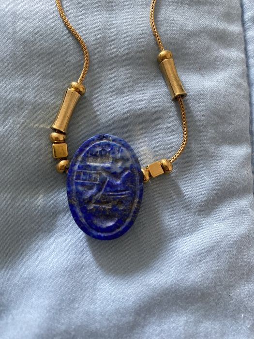 Pendente escaravelho egípcio em lapis lazuli