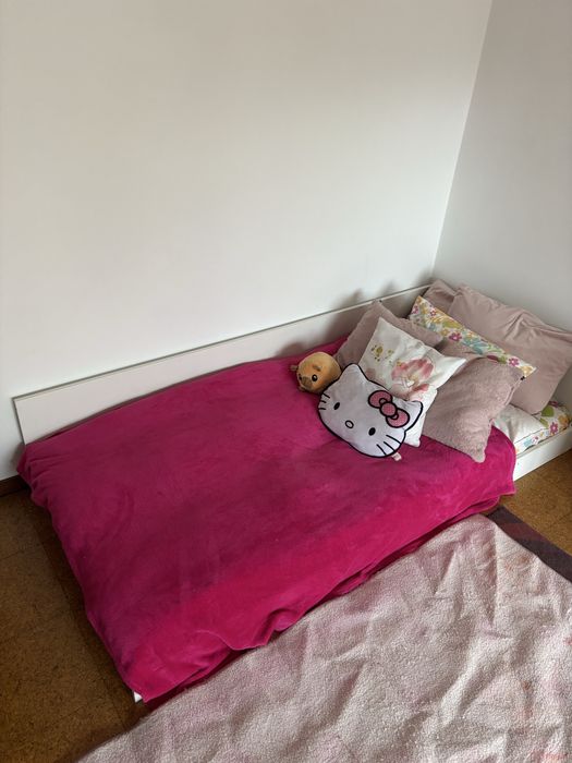 Vendo quarto de menina cama com colchao ,secretaria , guarda vestidos