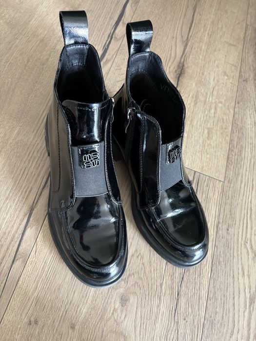 Botki  Venezia, lakierowana skora rozm 38