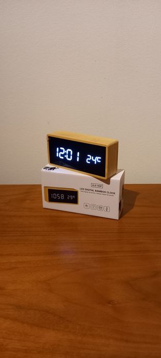 Despertador digital de bambu64751002337538120