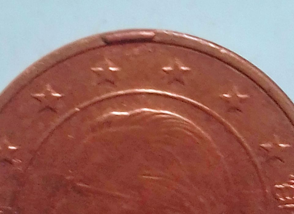 Moedas com irregularidades e defeitos para coleção.