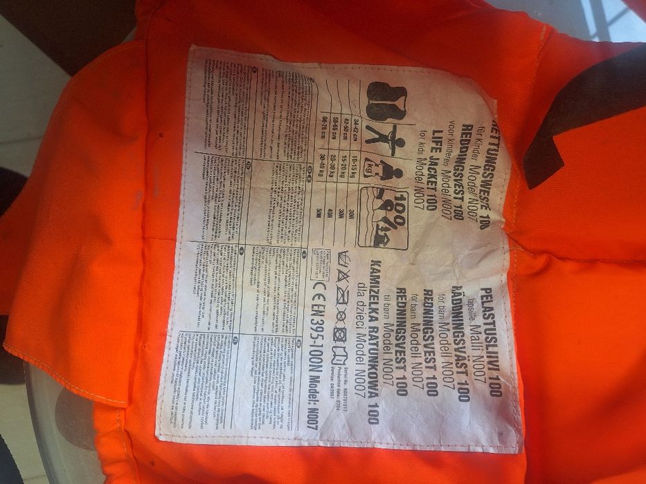 Dziecięca kamizelka ratunkowa kapok