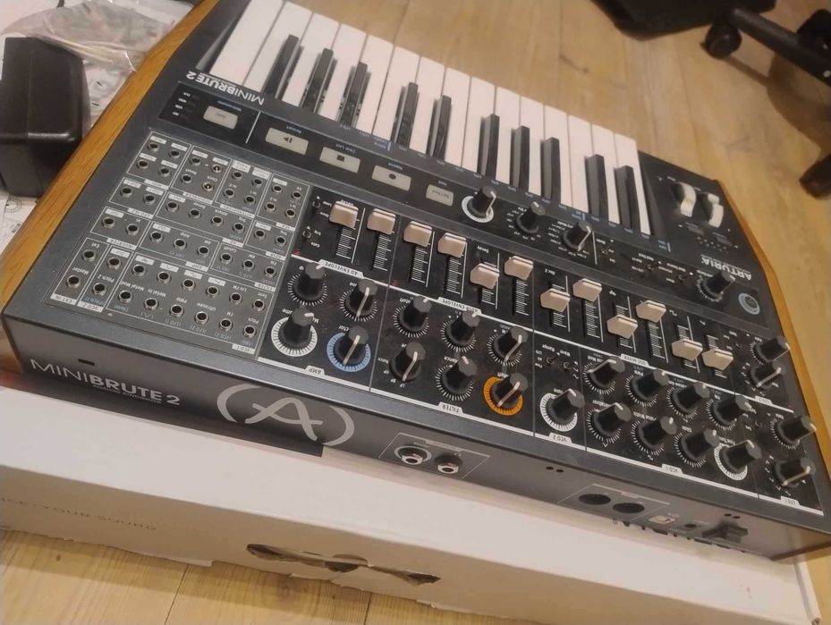 Arturia MiniBrute2