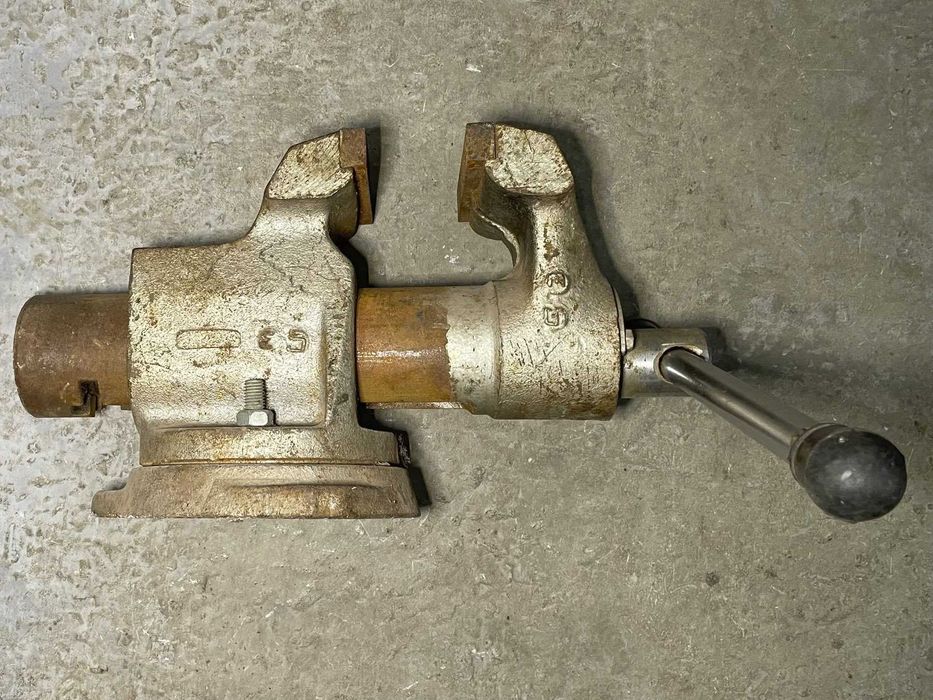 Тиски слесарные металлические