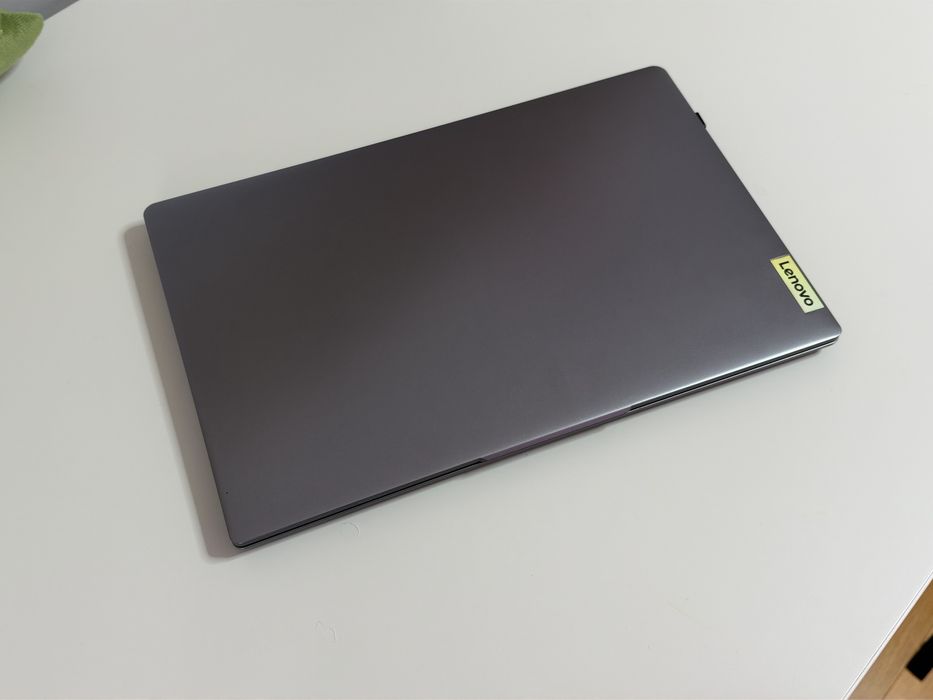 Lenovo IdeaPad Ryzen 5 7000 seria/16GB/512G. Jak nowy